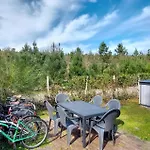 Cozy Stacaravan In Campingplatz 4*