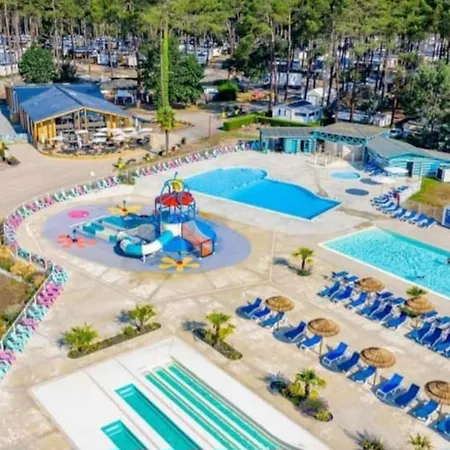 Camping Beautiful Stacaravan Saint-Julien-en-Born