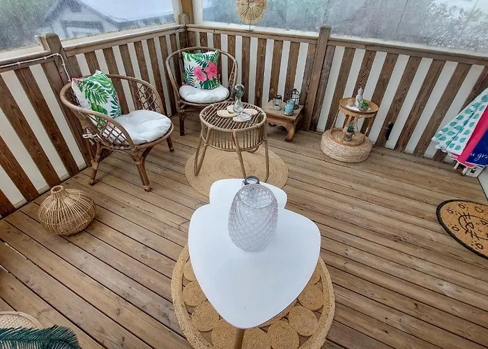 Beautiful Stacaravan Campsite Saint-Julien-en-Born