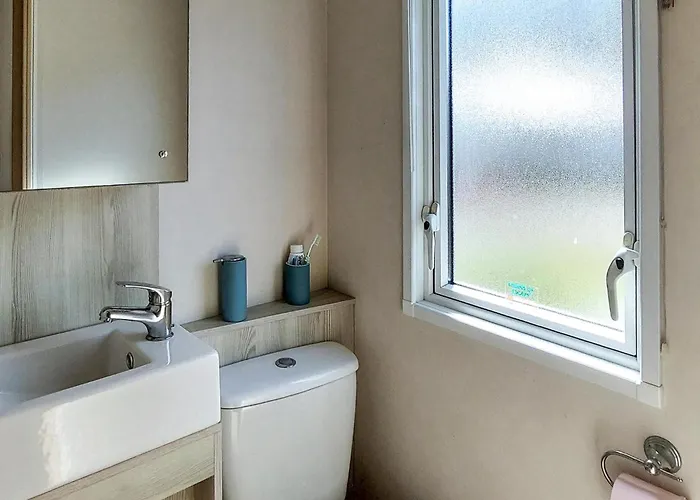 Beautiful Stacaravan Saint-Julien-en-Born