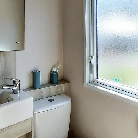 Beautiful Stacaravan Saint-Julien-en-Born