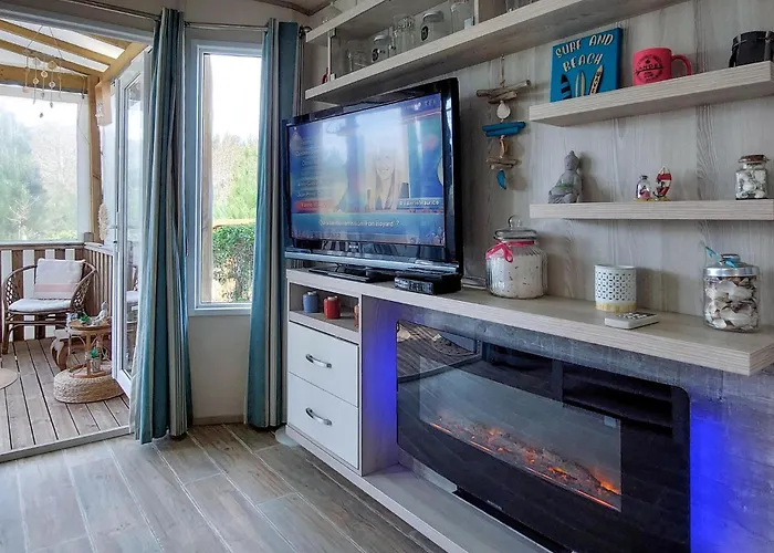 Beautiful Stacaravan Saint-Julien-en-Born