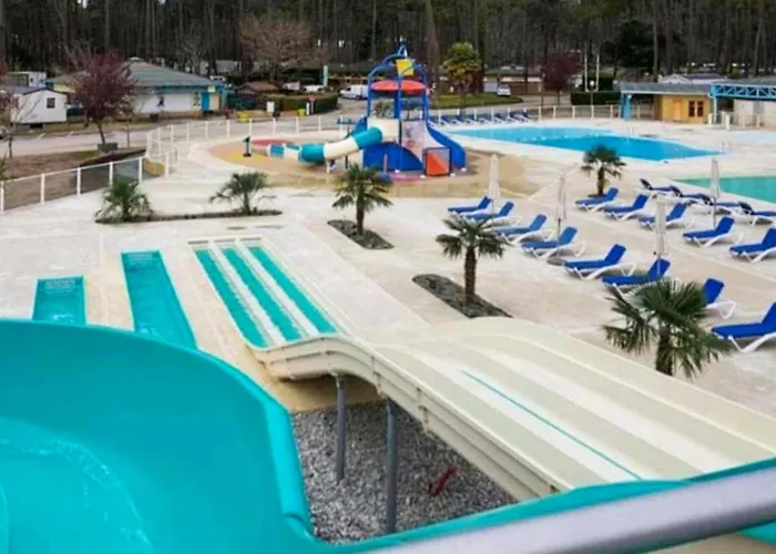 Beautiful Stacaravan Campingplads 4*